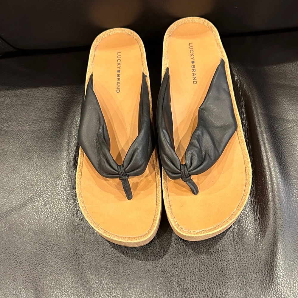 Lucky Brand Black and Tan Sandals